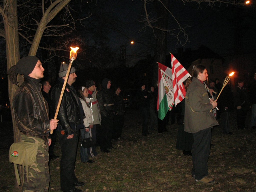 Jobbik színrelép